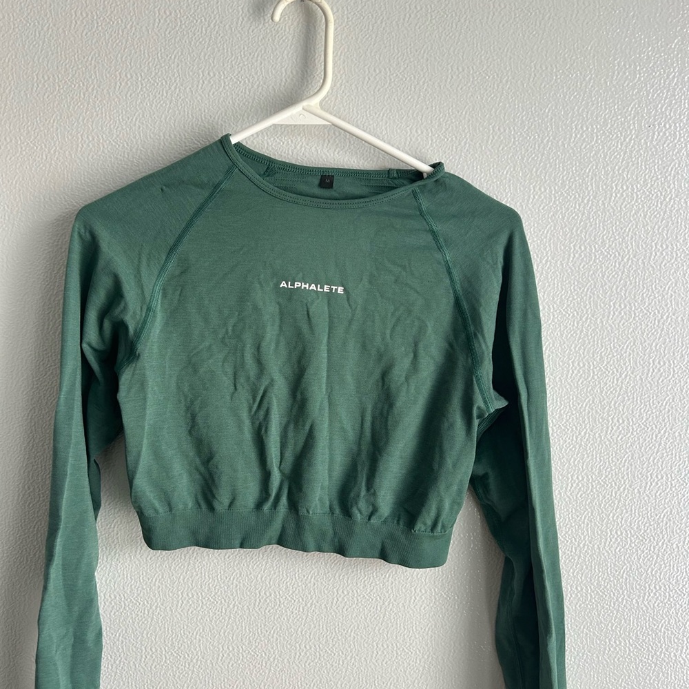 Alphalete Women's Green Long Sleeve Crop Top Ivy Size M